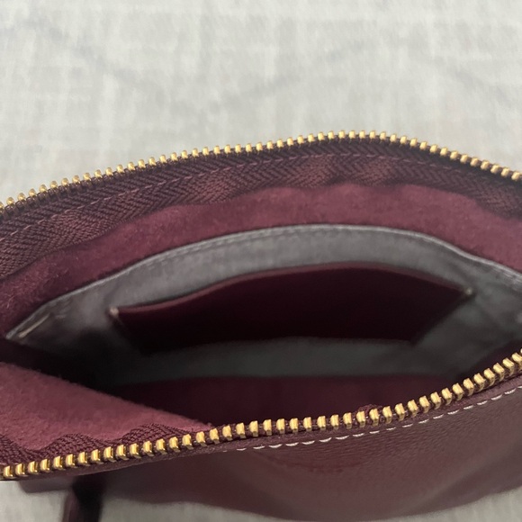 BNWT ROOTS leather crossbody bag - Picture 4 of 4